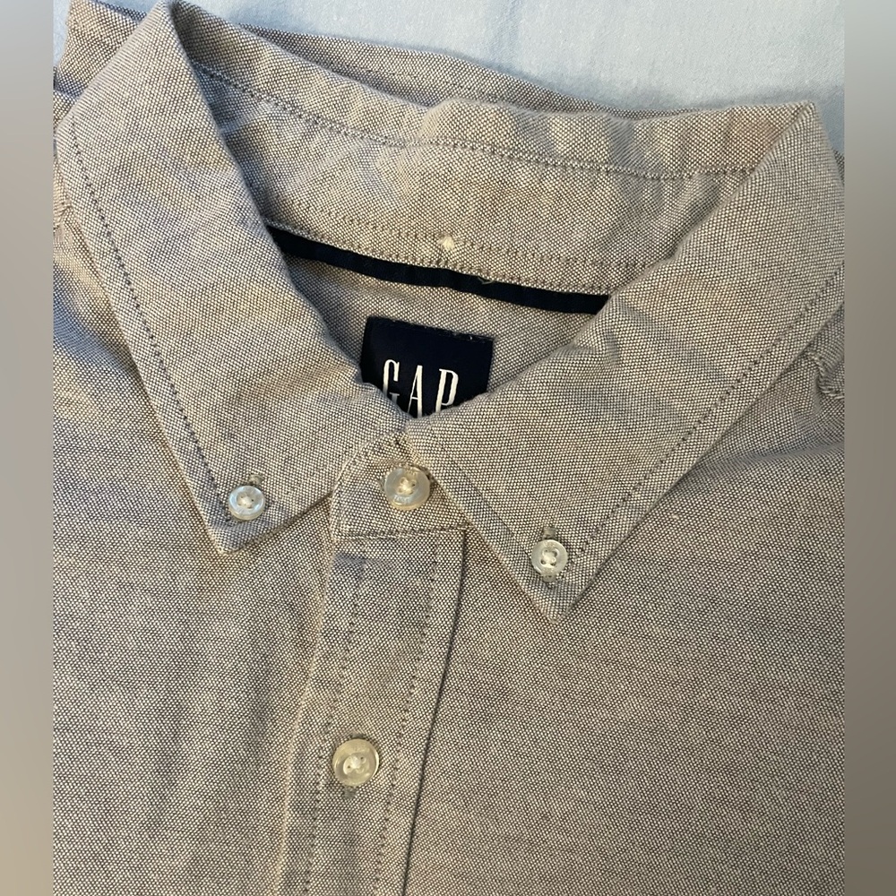 GAP Gray Casual Button Down Shirt